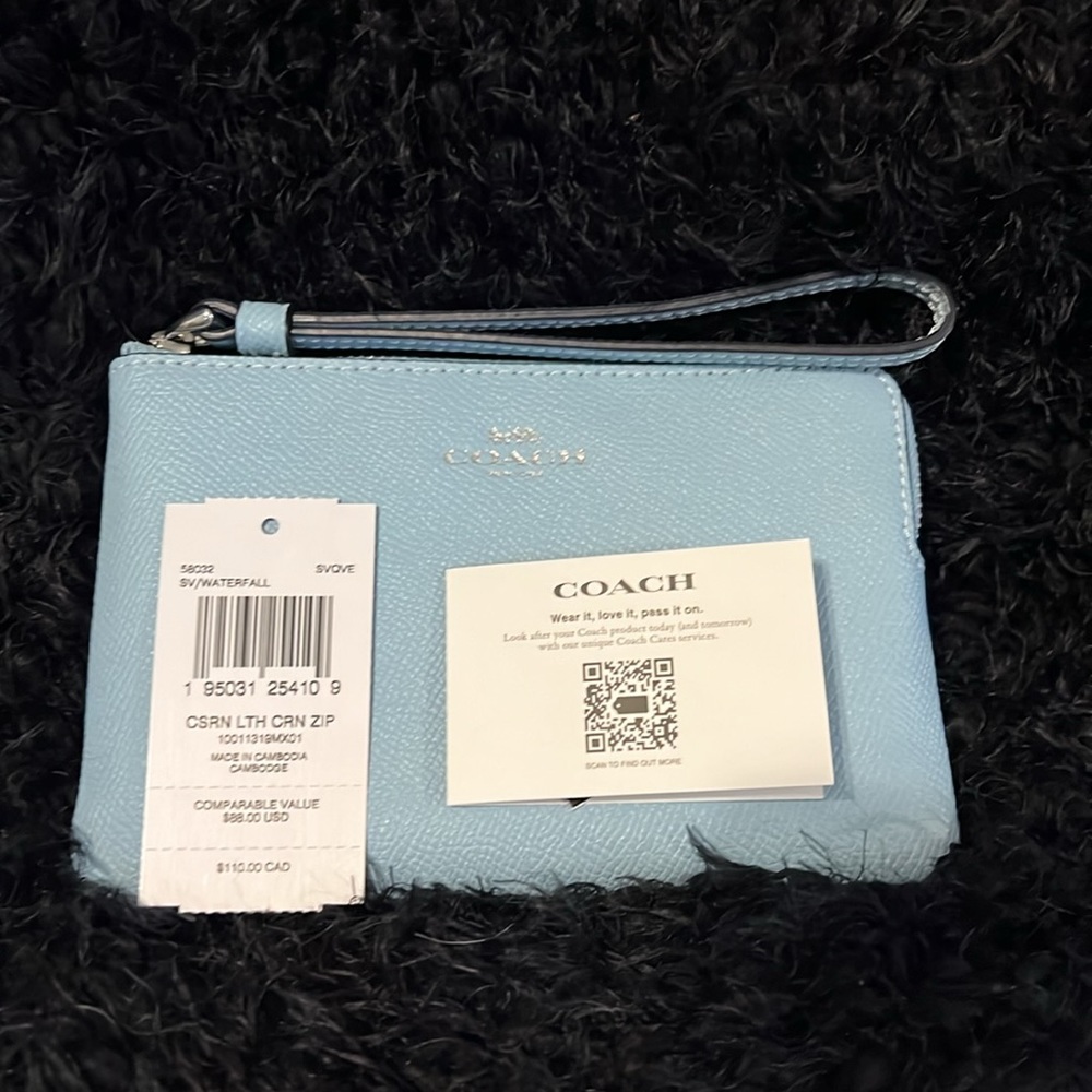 Corner Zip Wristlet - Picture 2 of 5